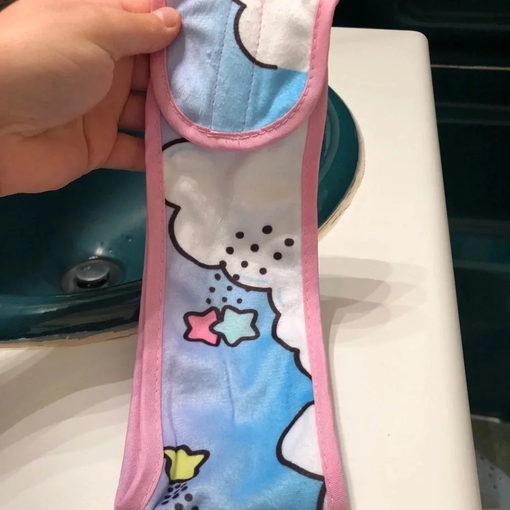 NIB THE CREME SHOP HELLO KITTY SPA HEADBAND